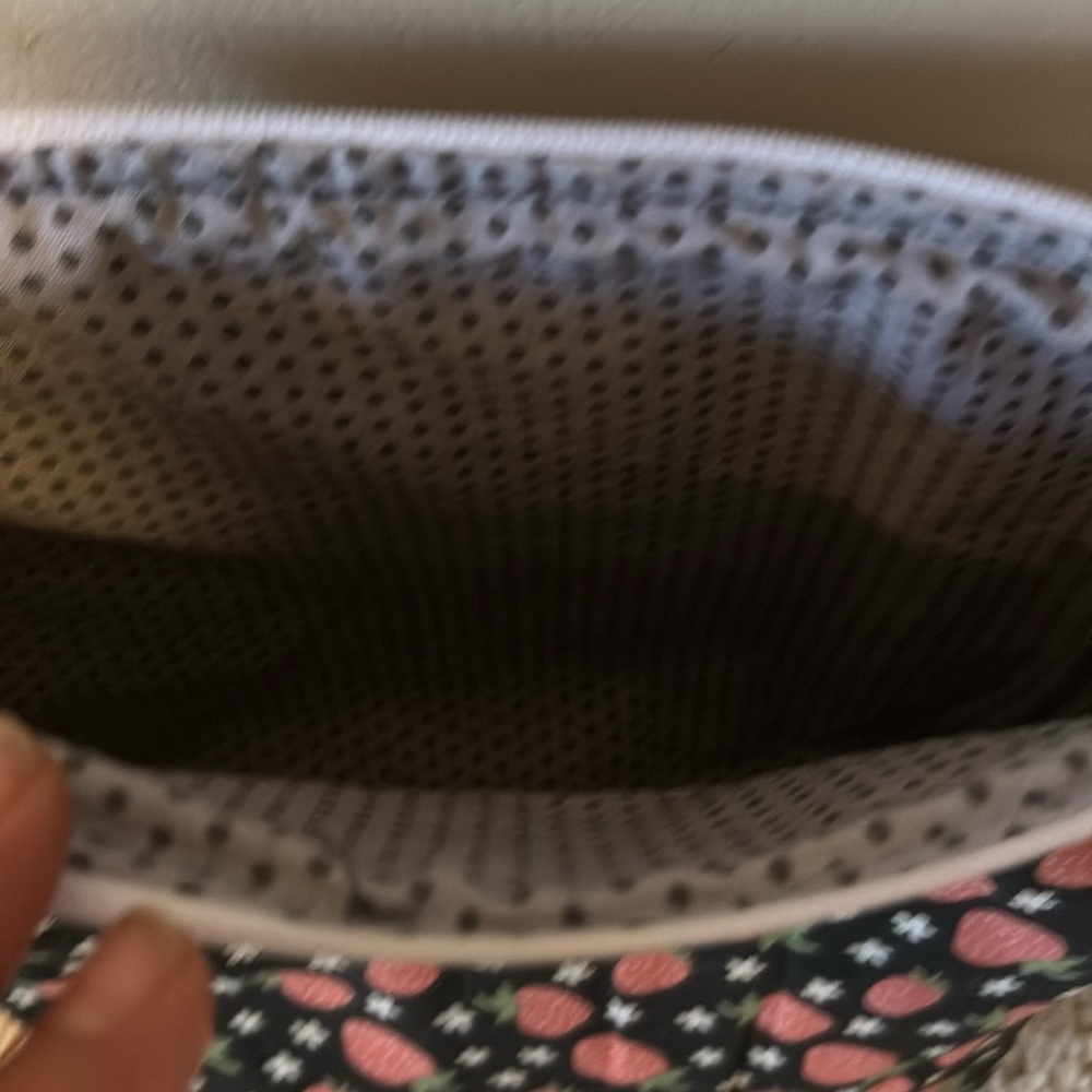 Ladybug Pattern Cosmetic Bag - Black and Red - Picture 3 of 3